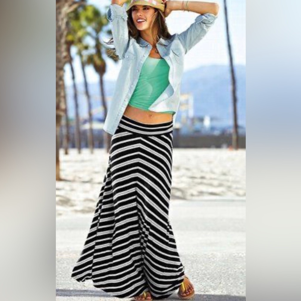 Victoria’s Secret Graphic Chevron Maxi Skirt